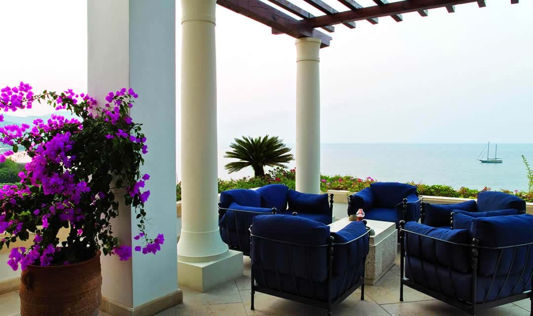 Amorosa Lounge and Terrace