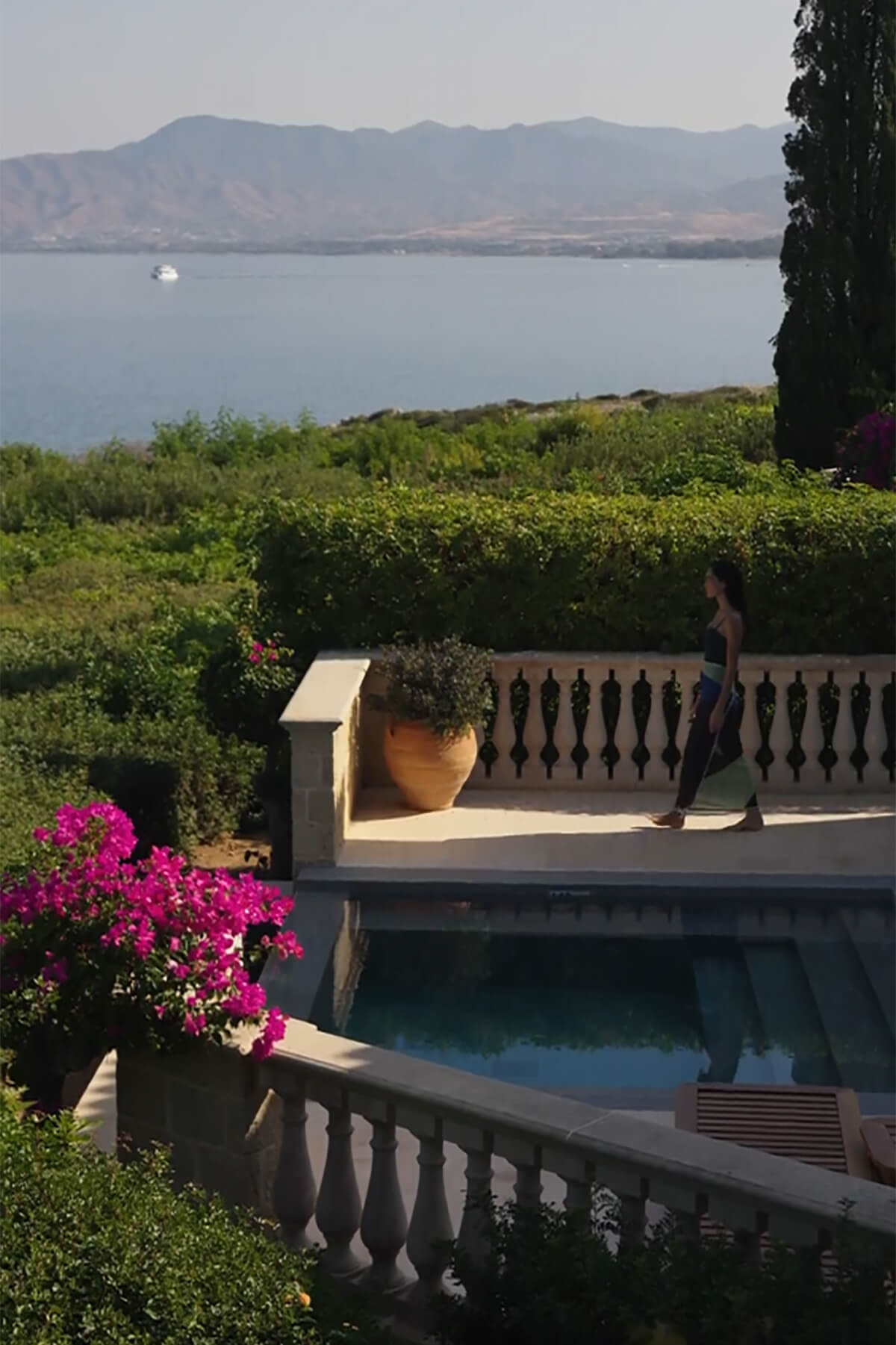 /Resources/images/Anassa/exterior-room-reel.mp4