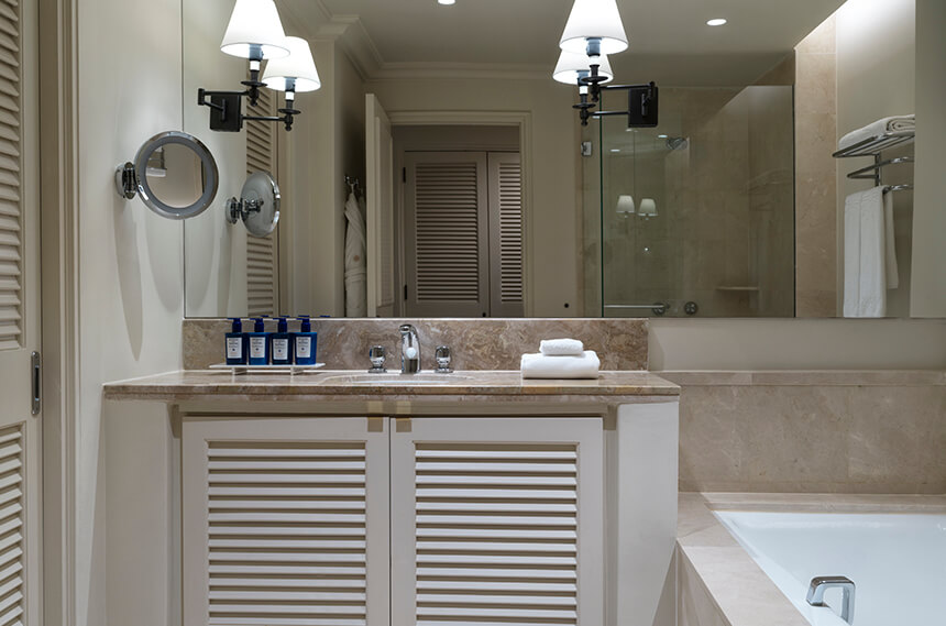 Connecting Studio Suites with Sea View Bathroom