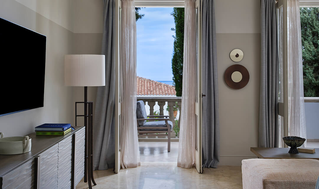 Interconnecting Junior Suite with Pool and Garden Studio Suite Sea View